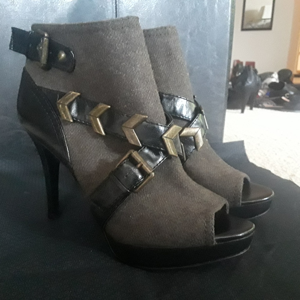 Nine West "Campaign" Size 6.5